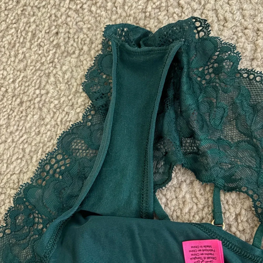 La SENZA Ultimate Plunge Dark Emerald Lace Plunge Bra & Bikini Set - Picture 9 of 9